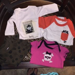 3 for $20 Bundle 4 Halloween themed onesies 🎃